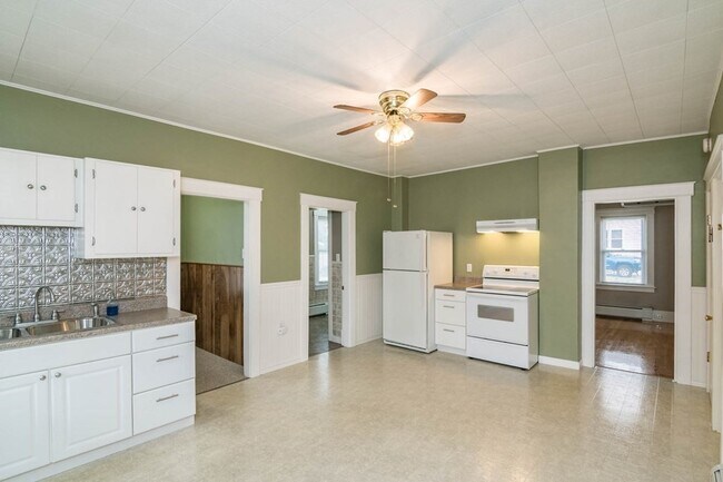 Building Photo - 62 Ruggles St