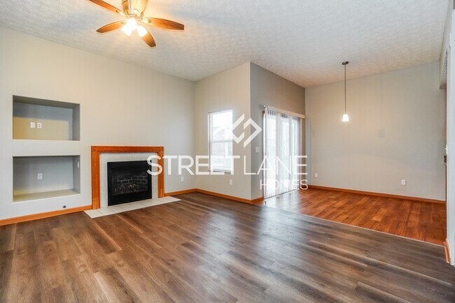 Building Photo - REDUCED!