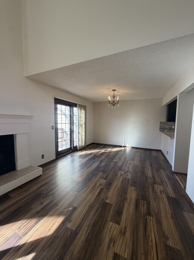 Foto del edificio - 3346 Racquet Club Dr