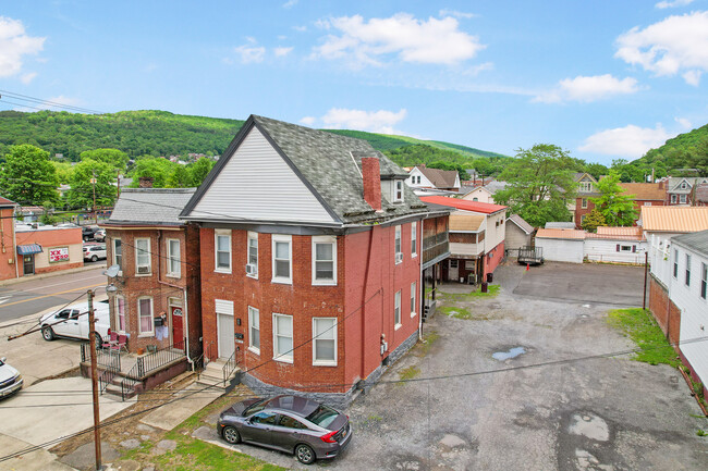 Outside View of Apartment - 445 N Mechanic St