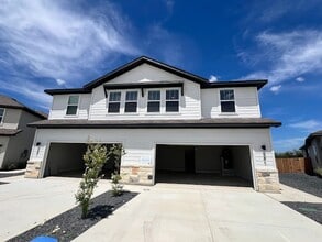 Building Photo - 131 Nespral Dr