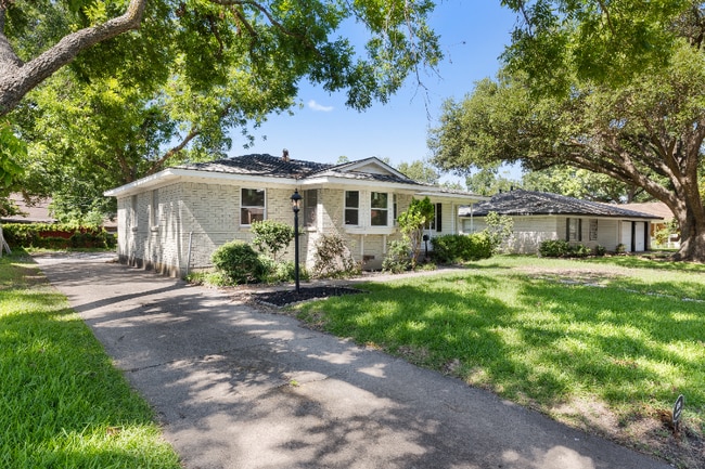 Building Photo - 529 Melrose Dr