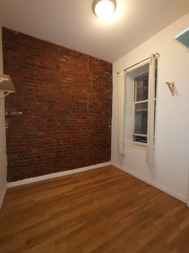 Primary Photo - 231 E 24th St