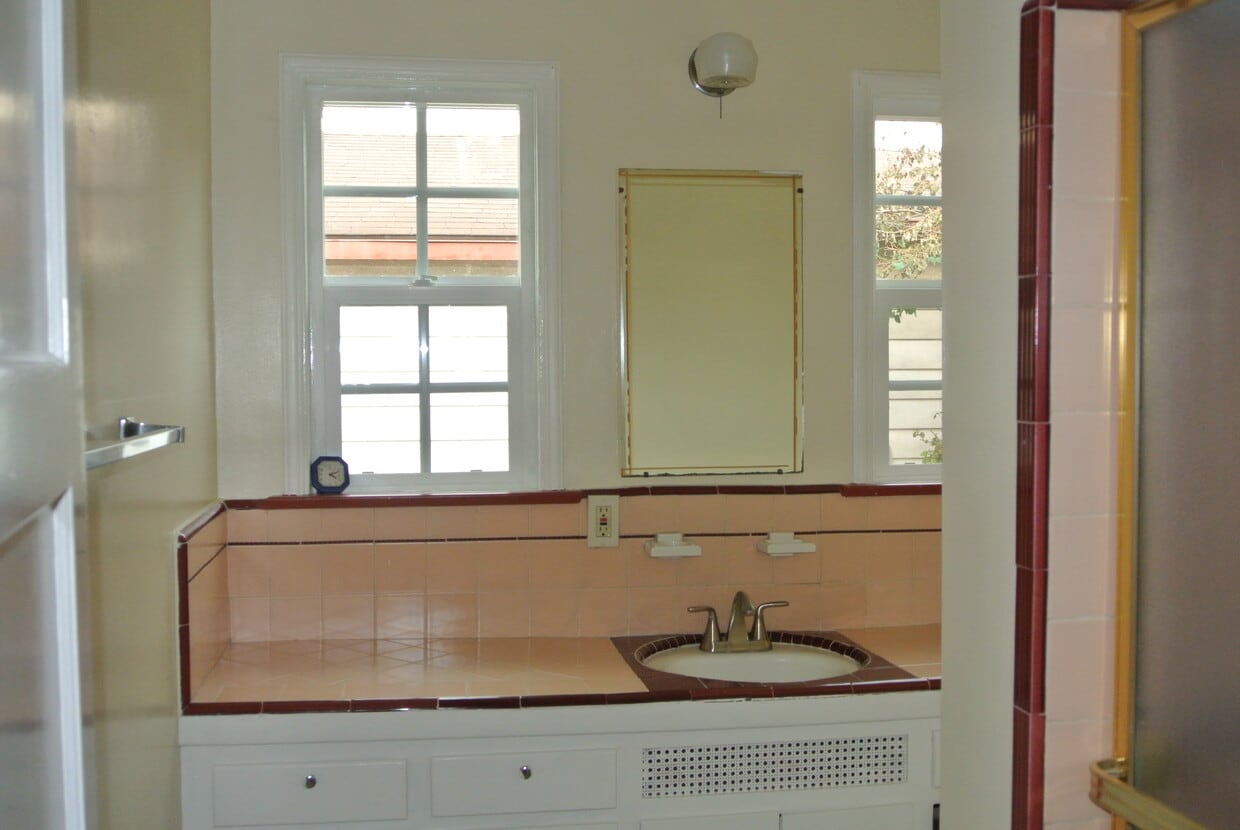 Primary Photo - 3213 Andrita St