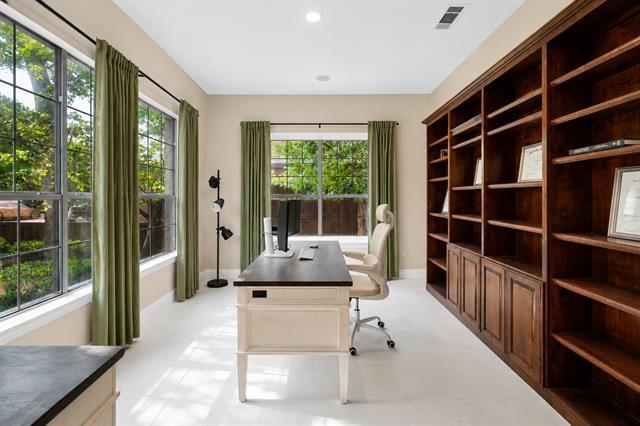 Foto del edificio - 8319 Midway Rd