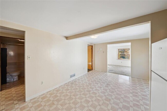 Building Photo - Summit Apartment