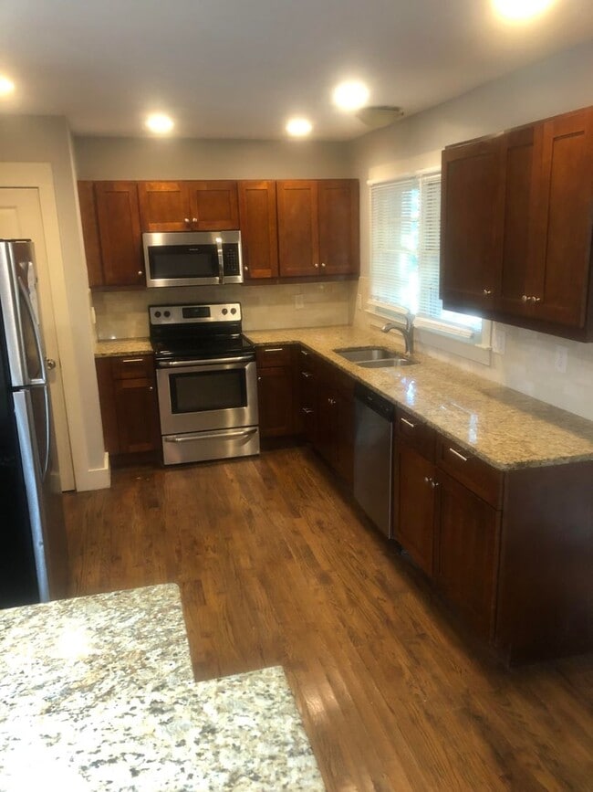 Foto del edificio - 3 Bed, 2 Bath Home Near Atlanta