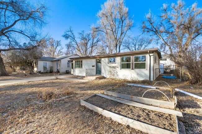 Foto del edificio - Cozy 3-Bedroom Home Available Through July...