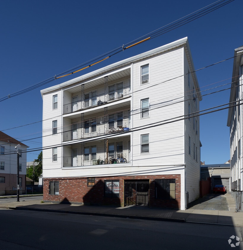 Building Photo - 43 Holly St