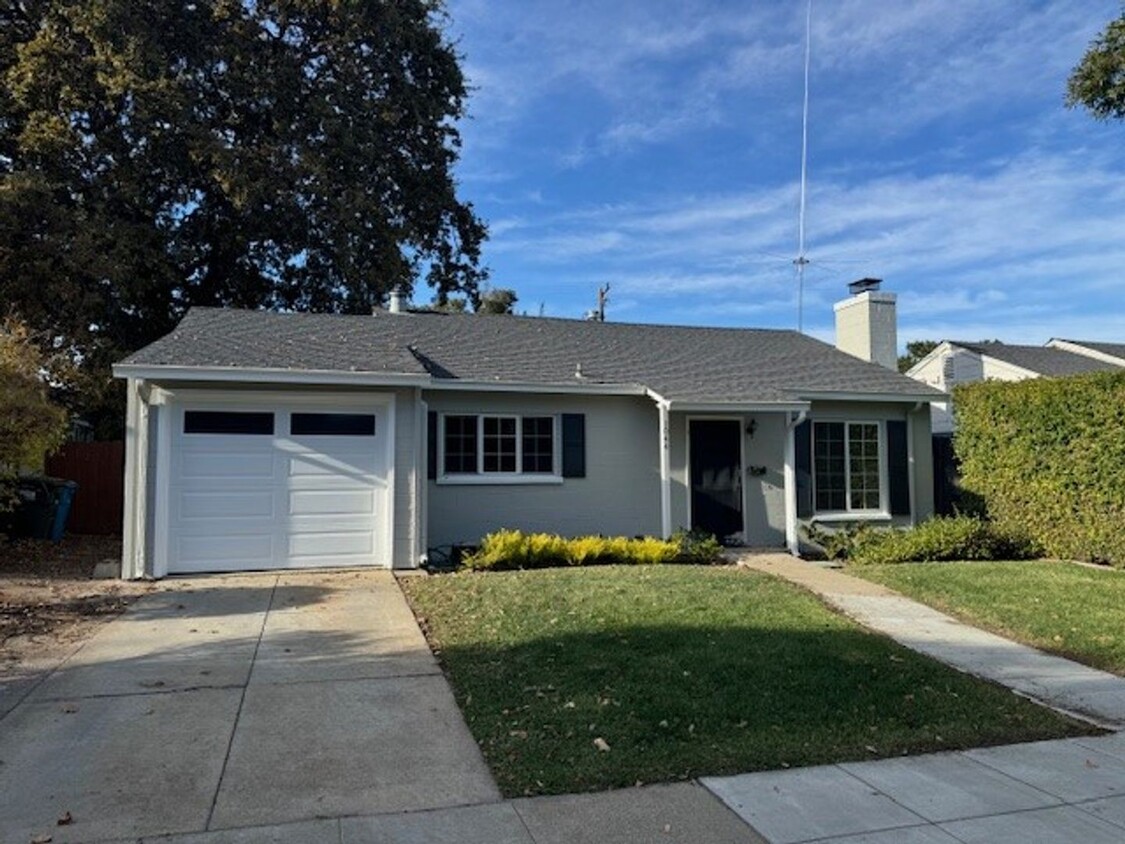 Primary Photo - Adorable home in San Carlos with large yard