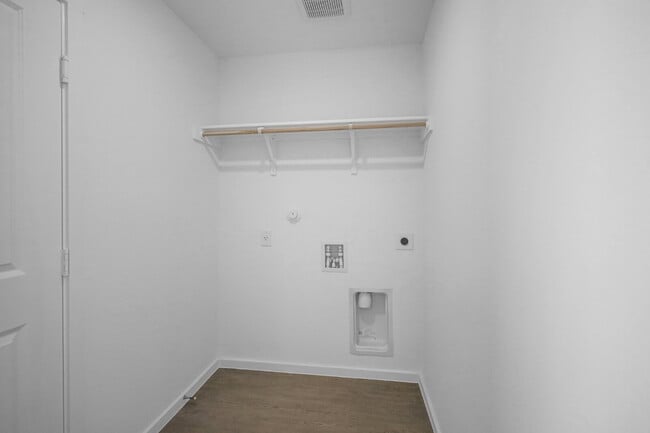 Building Photo - 1442 Mira Mill