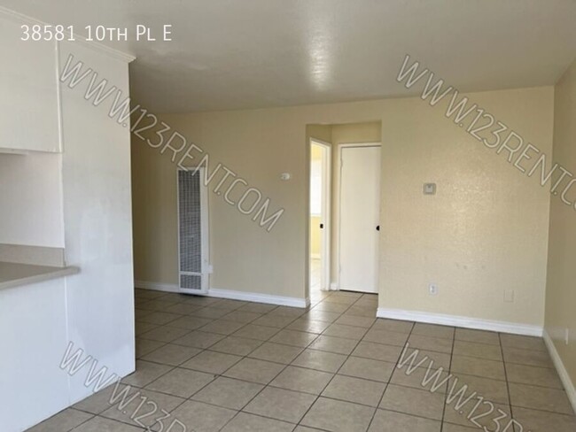 Foto del edificio - 1BD/1BTH FIRST FLOOR APT EAST PALMDALE (RO...