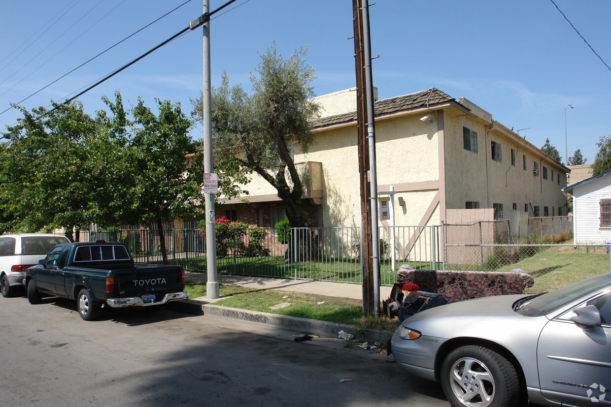 Building Photo - 8923 Orion Ave