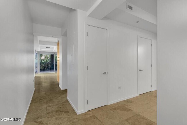 Foto del edificio - 7127 E Rancho Vista Dr