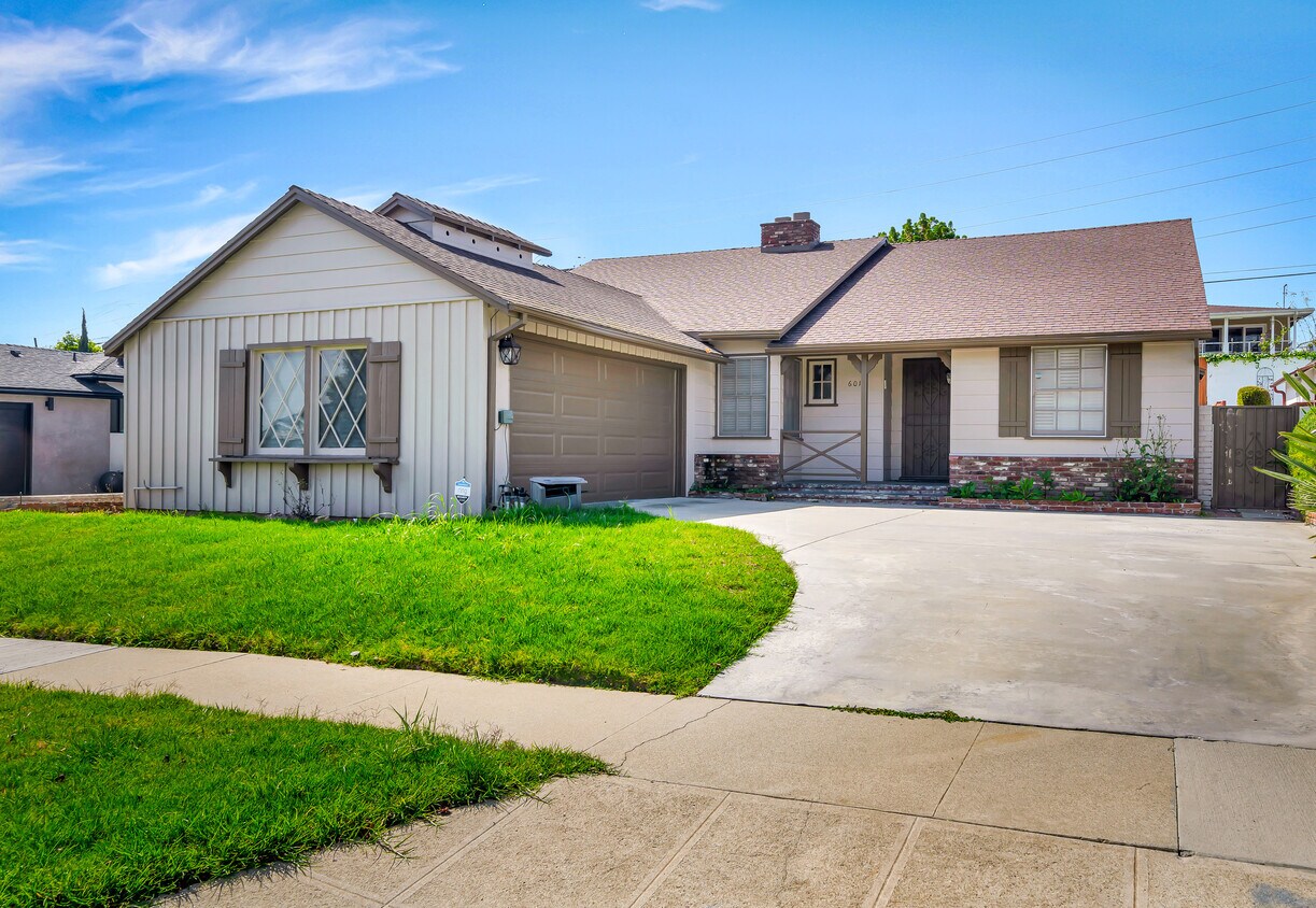 Foto principal - 6013 S Croft Ave