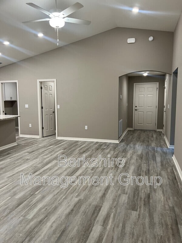 Foto del edificio - 1142 Brook Meadow Dr