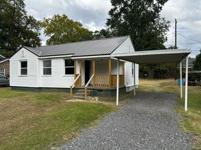 Building Photo - 37 Meadow Lawn