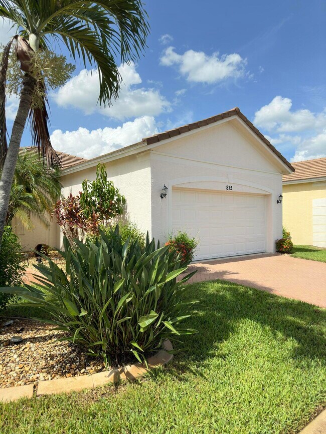 Building Photo - 875 SW Rocky Bayou Terrace