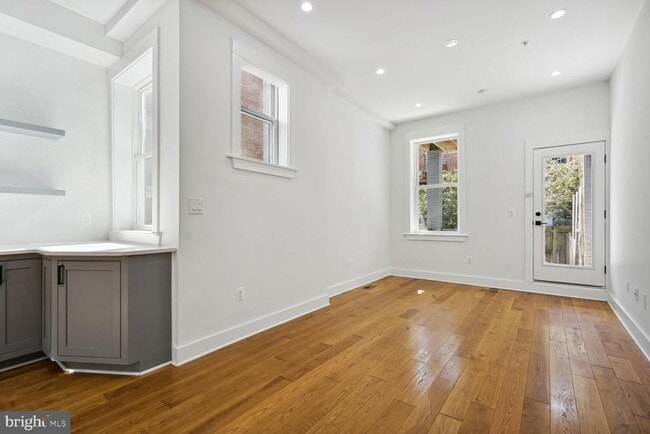 Foto del edificio - 1468 Newton St NW