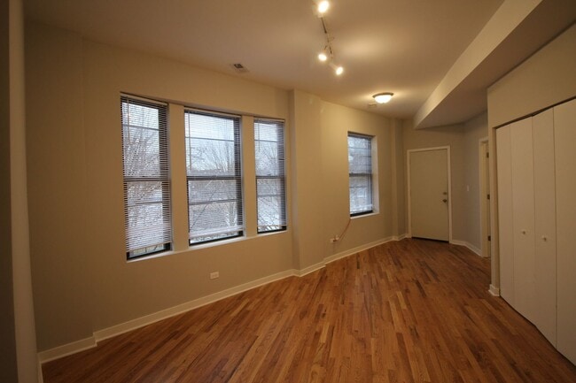 Building Photo - 4200 N Milwaukee Ave