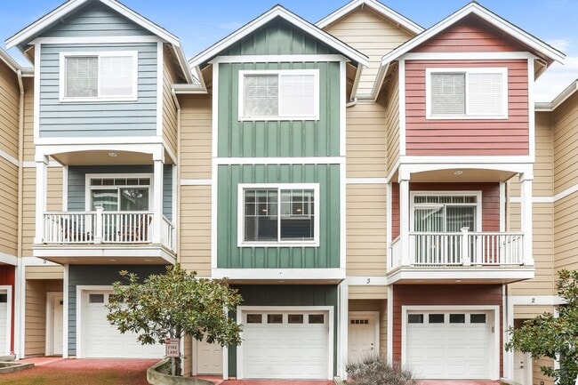 Bright and inviting townhome located in a charming community in Mountlake Terrace. - Bright and inviting townhome located in a charming community in Mountlake Terrace.