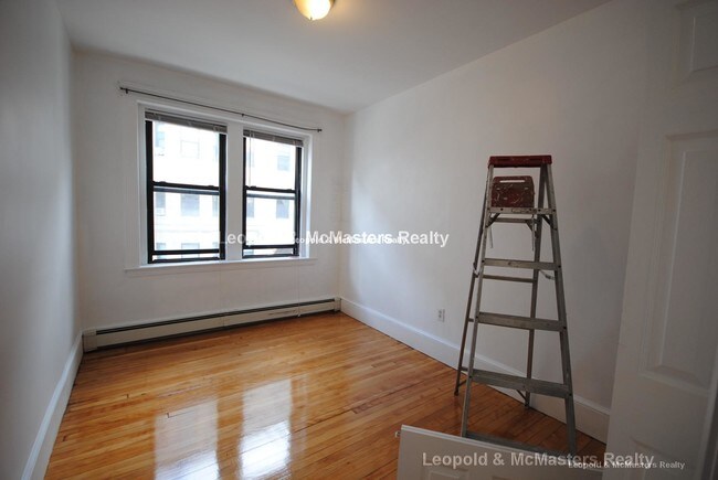 Building Photo - 8 Royce Rd