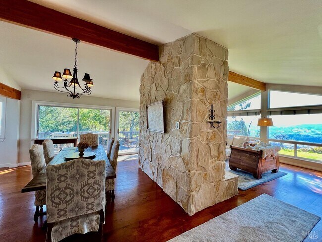 Foto del edificio - 1405 Crestmont Dr