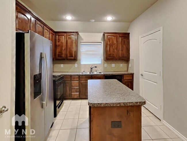 Foto del edificio - 2103 Colby Ln