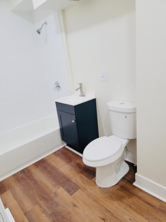 Building Photo - 21 Wayland St