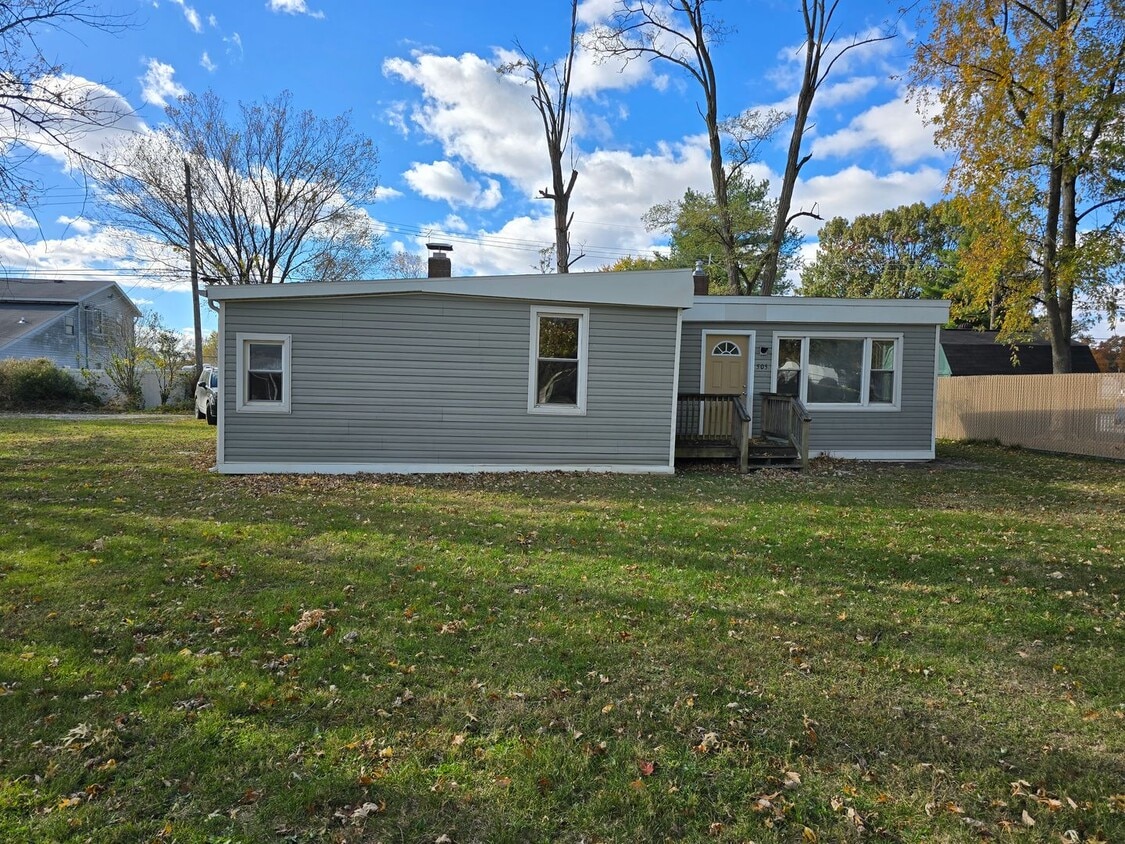 Primary Photo - Freshly remodeled 3 bedroom!