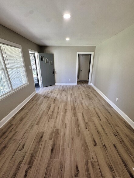 Foto del edificio - 4669 Durbin Ave