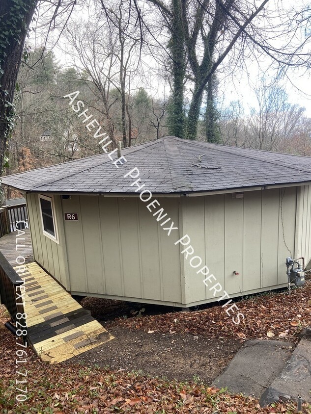 Primary Photo - 25 Howland Rd