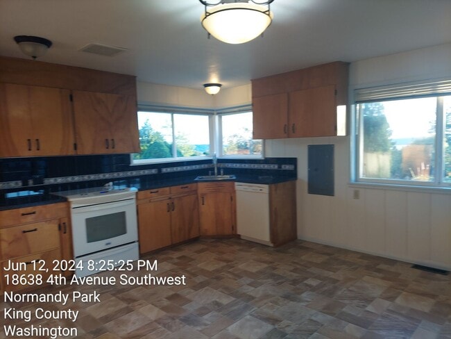 Building Photo - Normandy park bungalow VIEW home - 2bed 1 ...