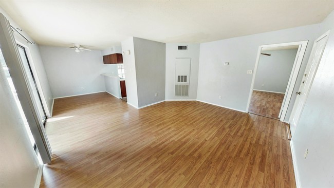 Building Photo - 1014 Autumn Cir