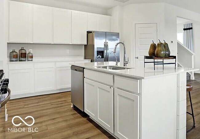 Foto del edificio - 16903 Sherwin Ct