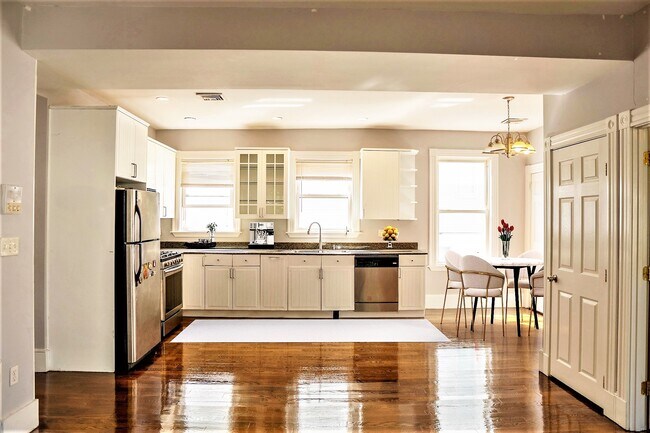 Foto del edificio - 17 Parker Hill Ave