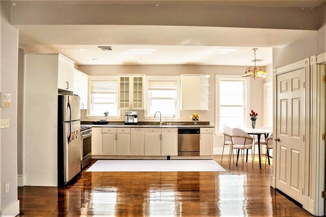 Building Photo - 17 Parker Hill Ave