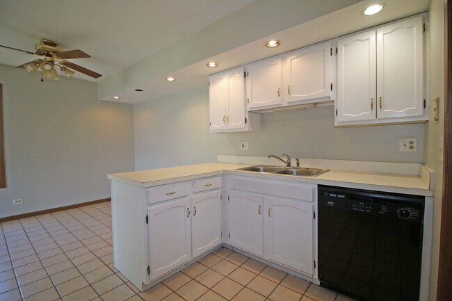 Building Photo - 115 S Hale Ave