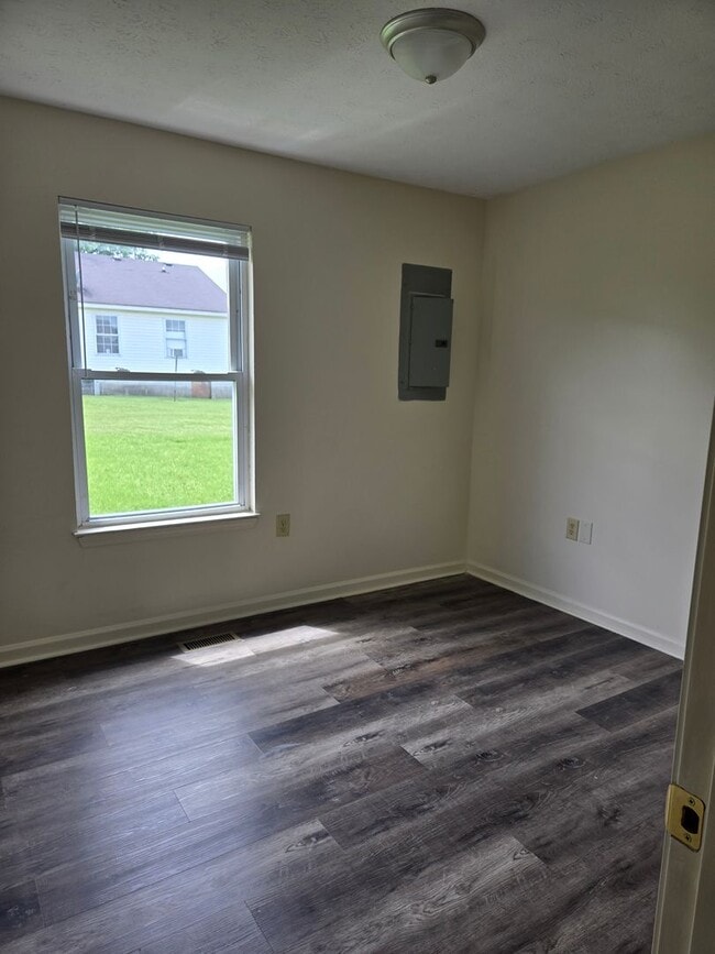 Building Photo - Two Bedroom, Two Bath in Mt Sterling!