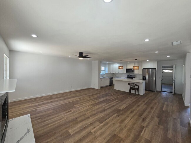 Foto del edificio - Freshly Remodeled & Full of Charm on Banbury