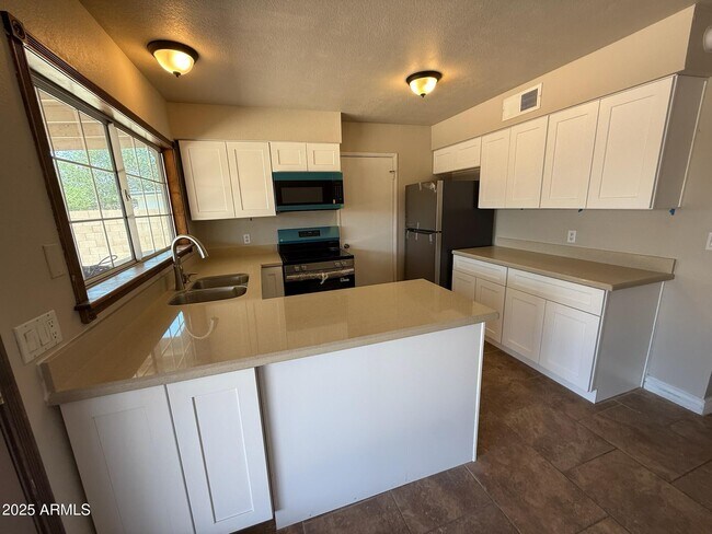 Foto del edificio - 6753 W Garfield St
