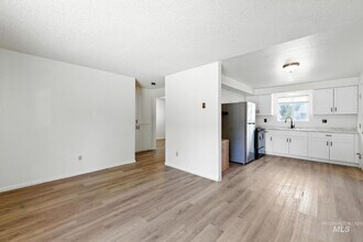 Building Photo - 121 Hudson Ave