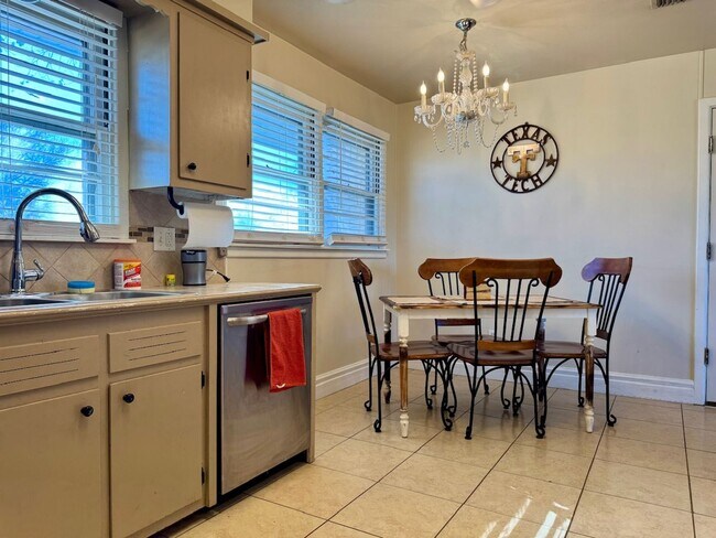 Foto del edificio - Pre-leasing for July!
