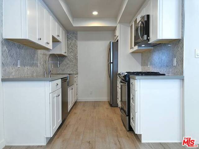 Foto del edificio - 853 N Hayworth Ave