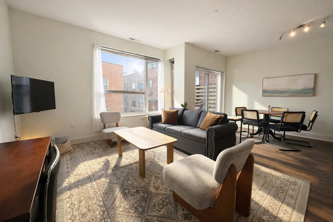 Building Photo - 1040 N Cass St