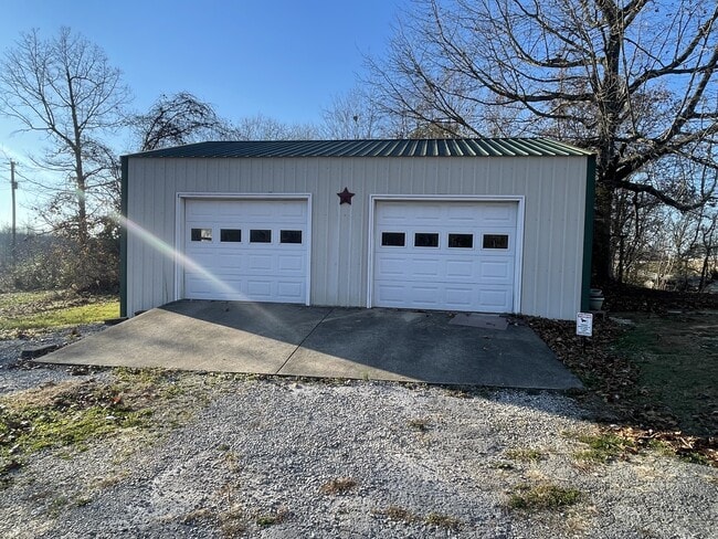 Building Photo - 1013 Murrieltown Rd