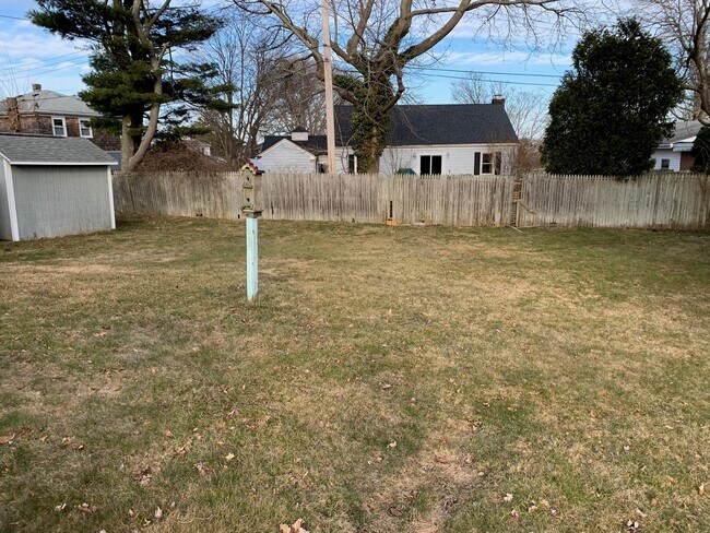 Foto del edificio - 233 N Fenner Ave