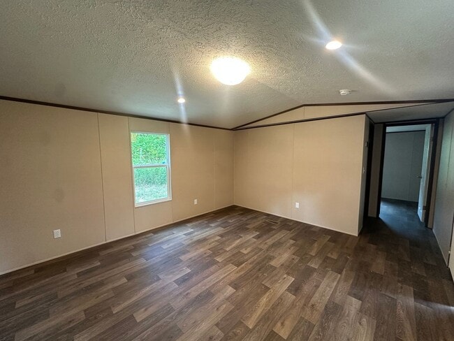 Building Photo - 106 Norwood Dr