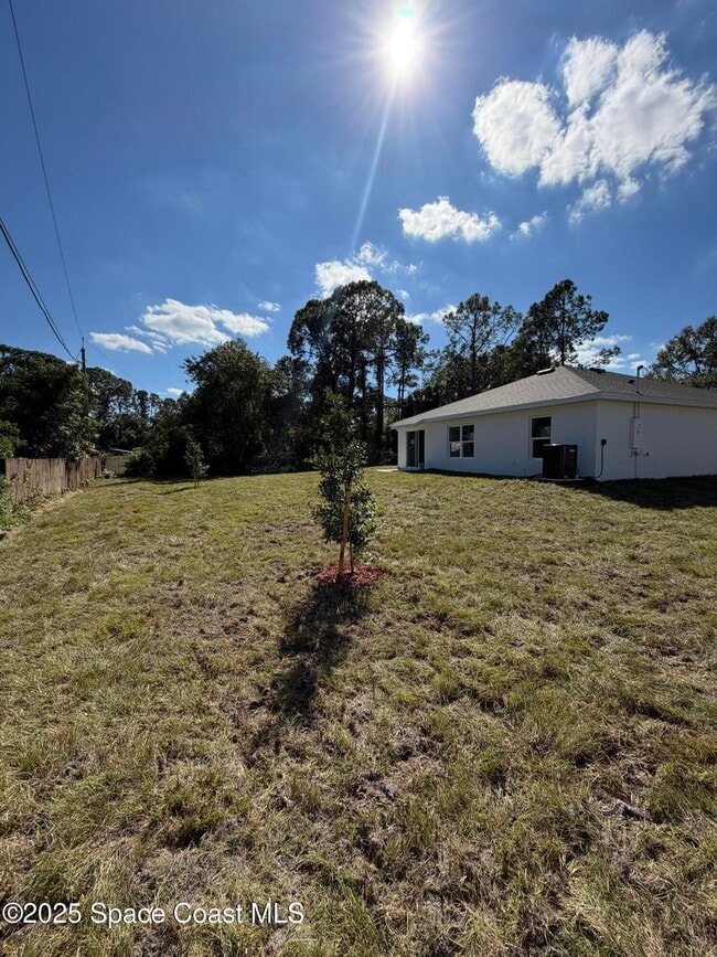 Foto del edificio - 881 Hollahan Rd SE