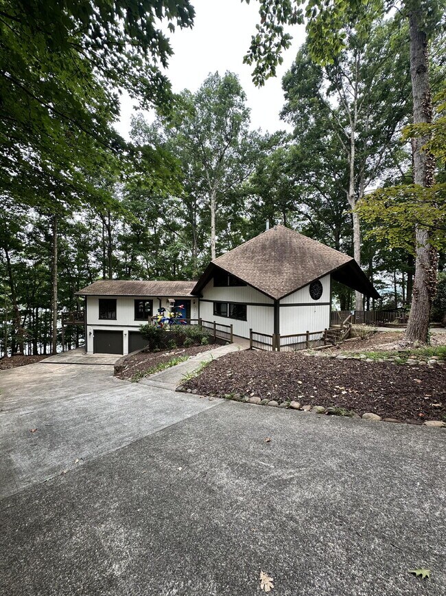 Photo - Beautiful Lake Front Property! Apartment